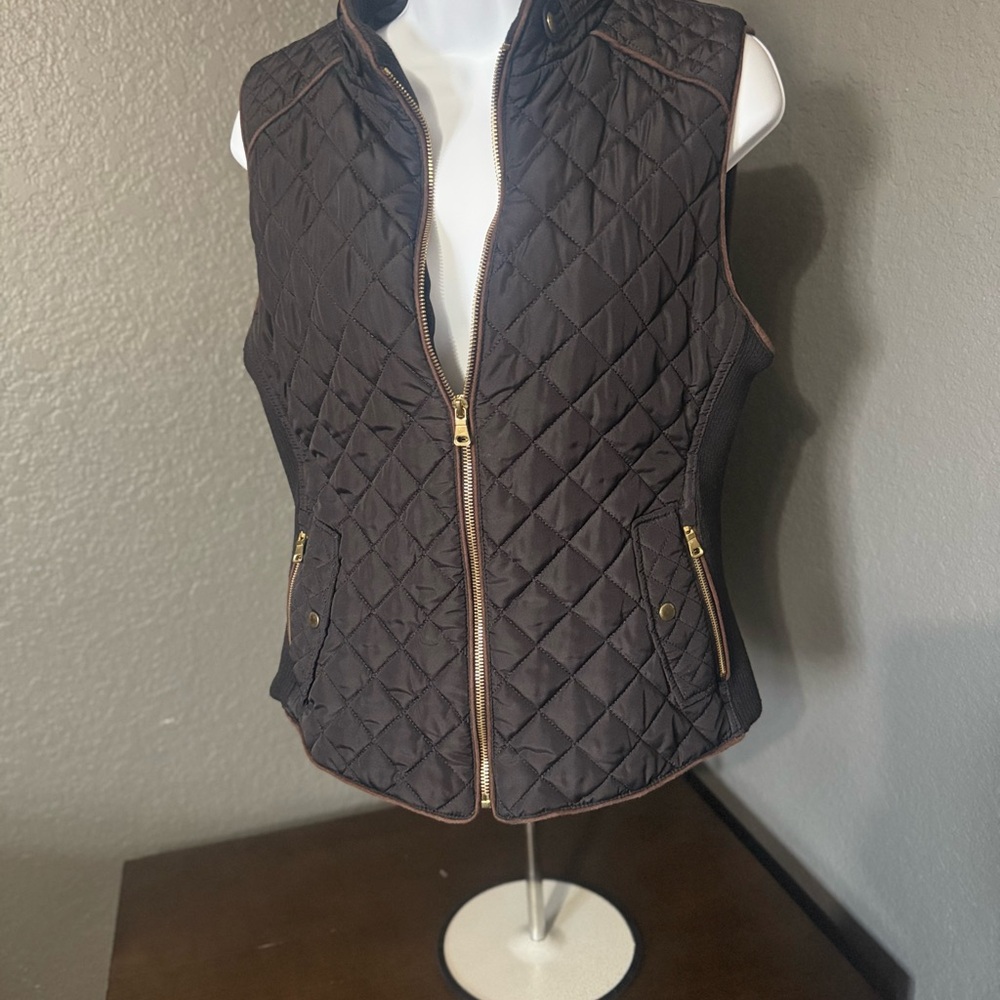 Love Tree Black quilted vest with zipper pockets.